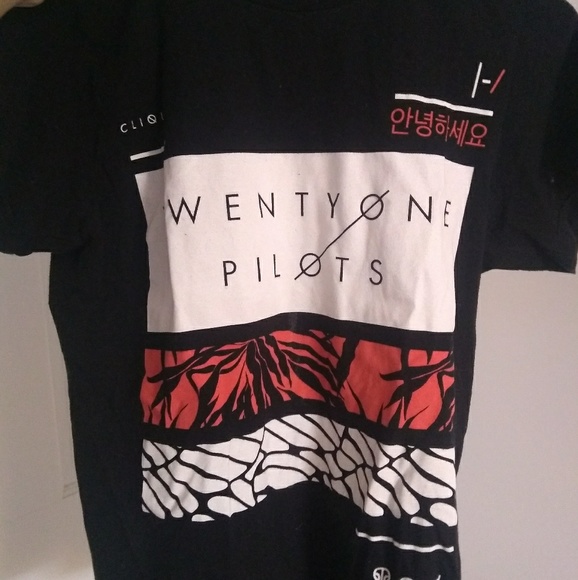 Hot Topic Tops - TWENTY ONE PILOTS band merch!! |-/